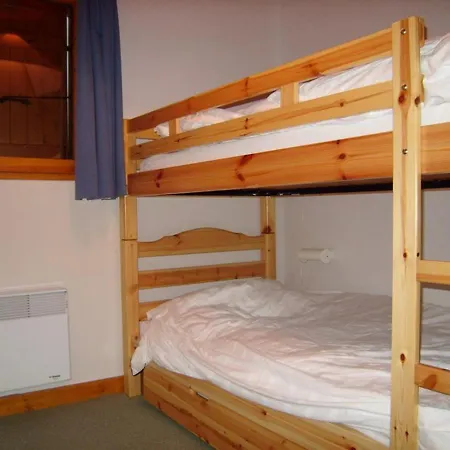 3 Pieces, 4 Pers, Skis Aux Pieds, Balcon, Parking, Proche Village - Fr-1-733-106 *
